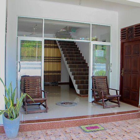 Sasmika Villa Surf And Yoga Hostel Weligama Dış mekan fotoğraf