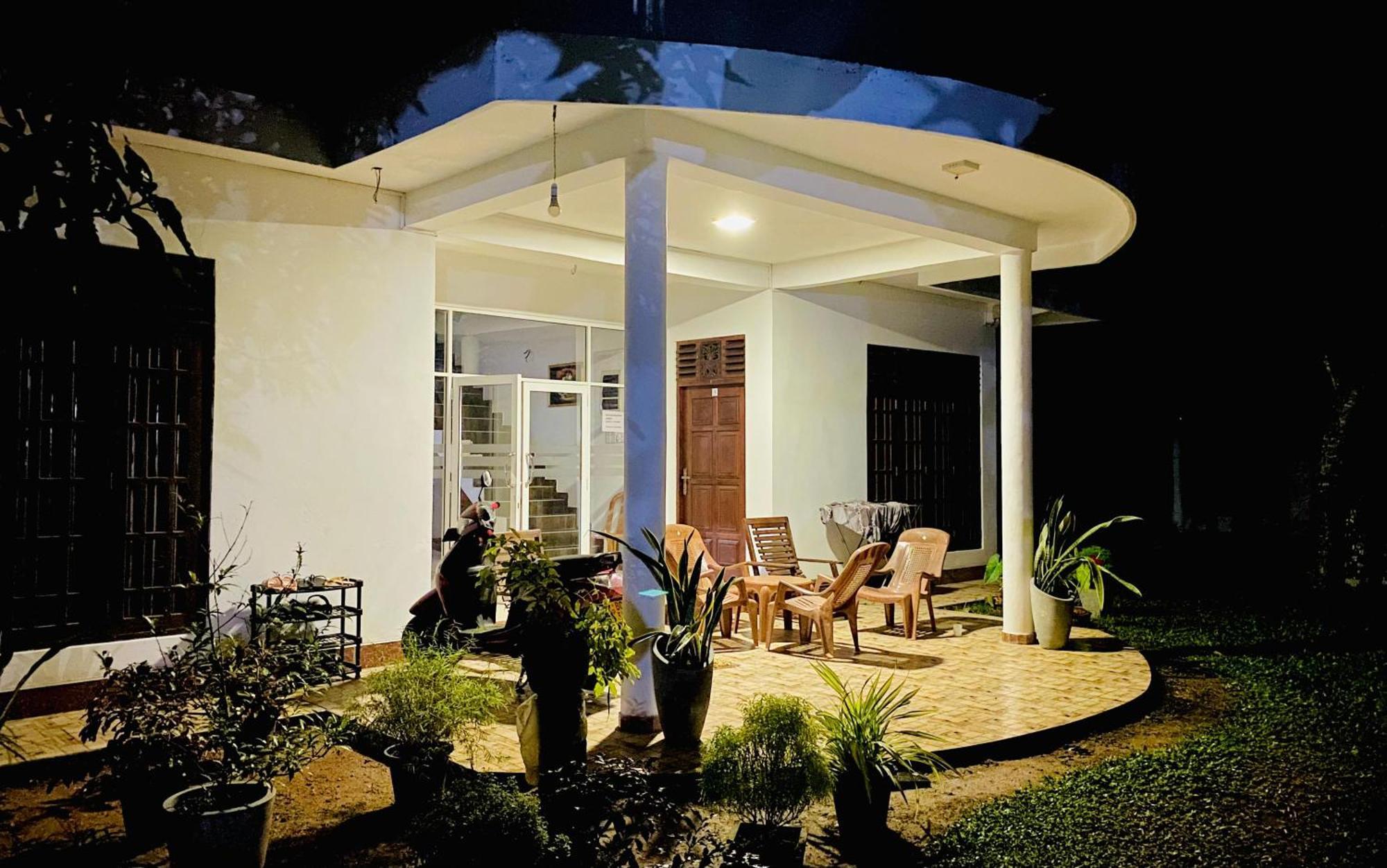 Sasmika Villa Surf And Yoga Hostel Weligama Dış mekan fotoğraf