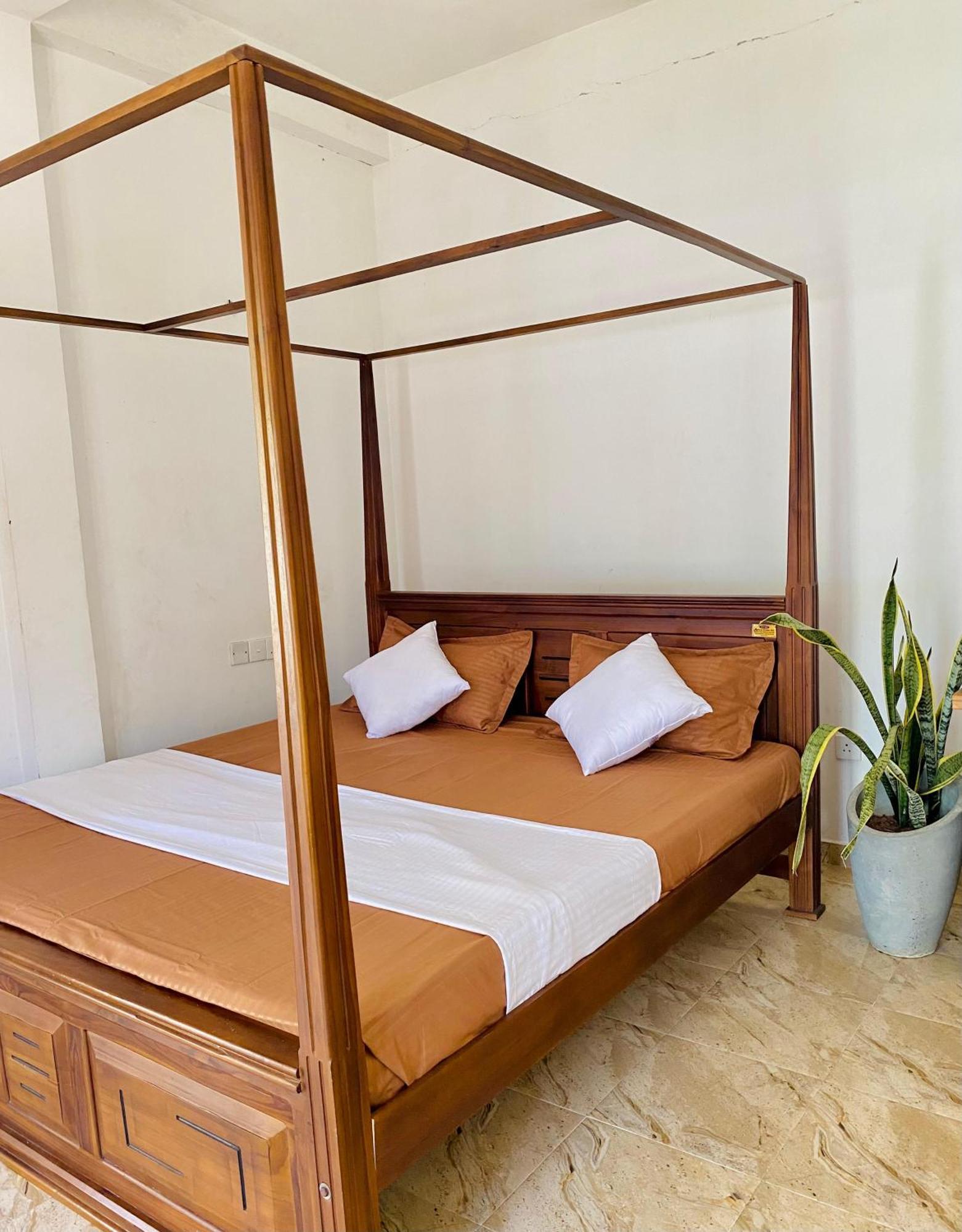 Sasmika Villa Surf And Yoga Hostel Weligama Dış mekan fotoğraf