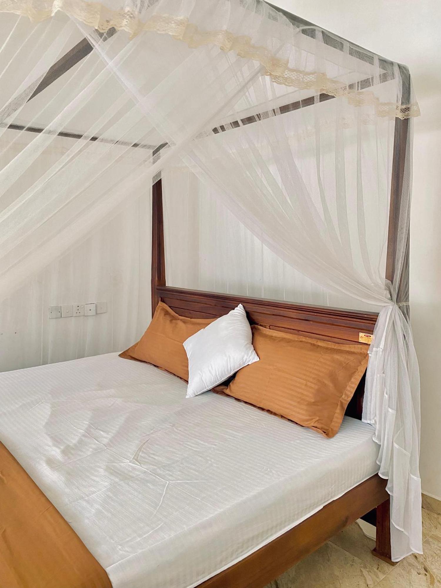 Sasmika Villa Surf And Yoga Hostel Weligama Dış mekan fotoğraf