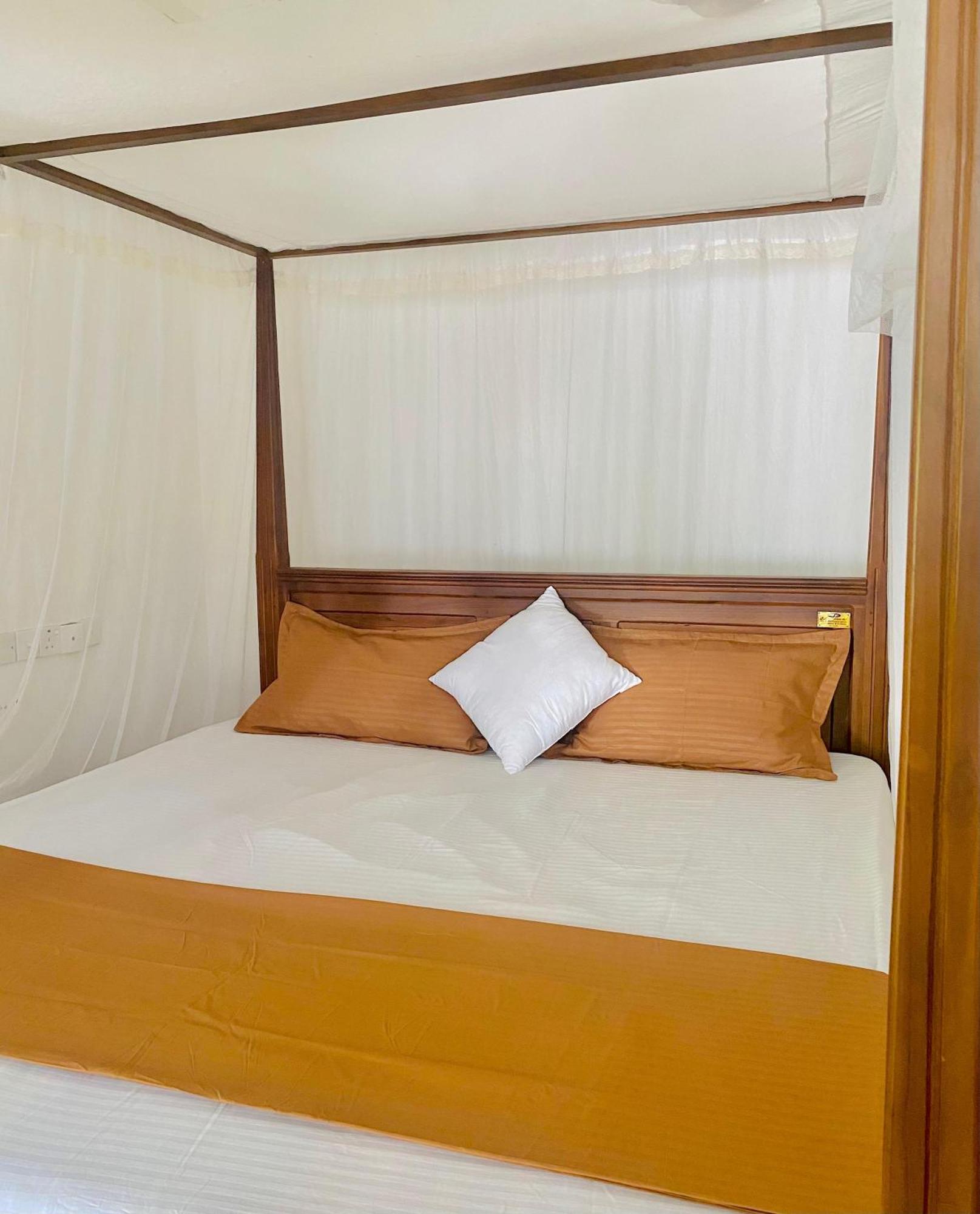 Sasmika Villa Surf And Yoga Hostel Weligama Dış mekan fotoğraf