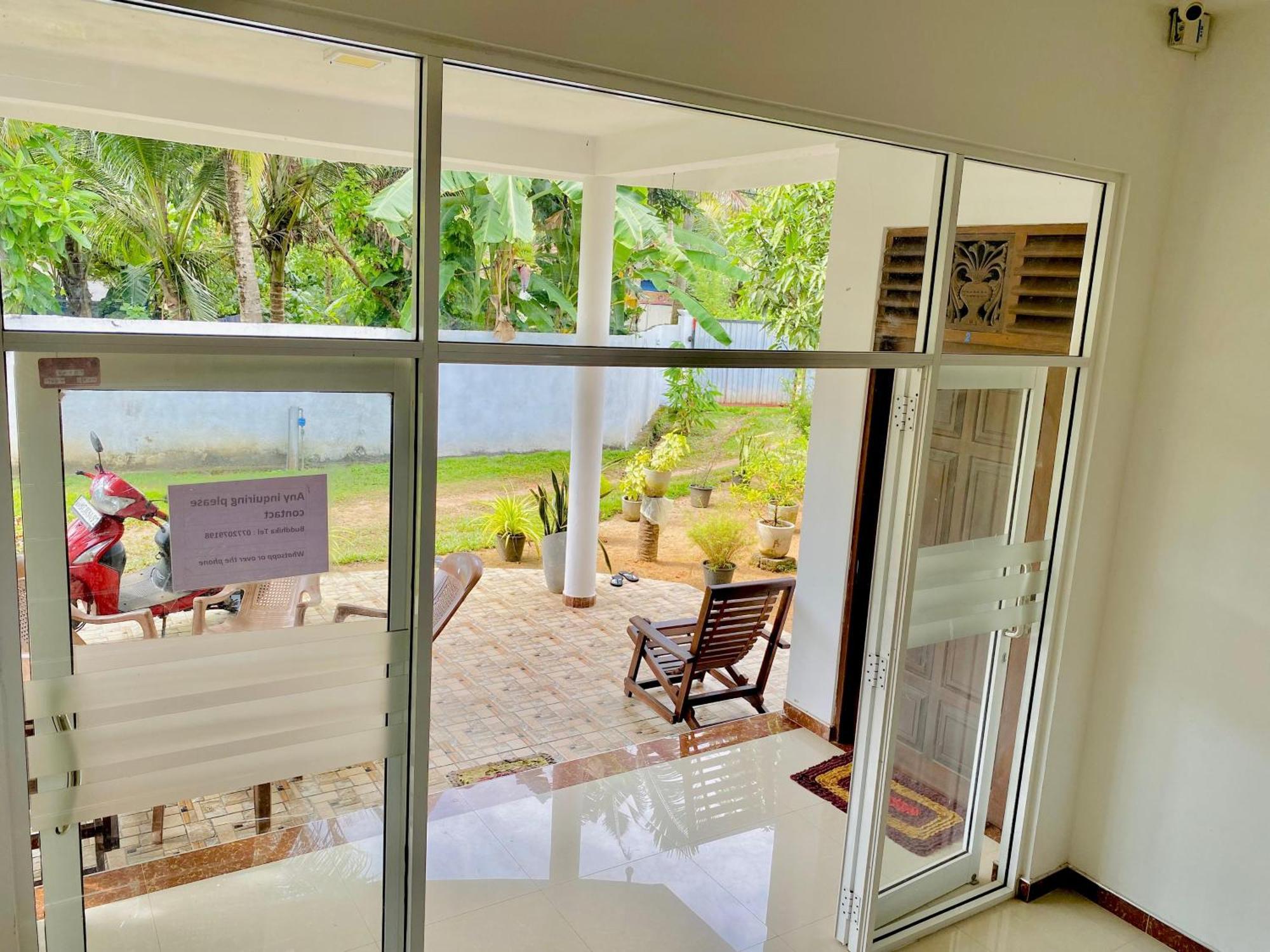 Sasmika Villa Surf And Yoga Hostel Weligama Dış mekan fotoğraf