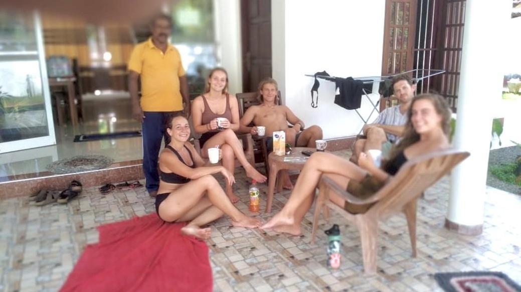Sasmika Villa Surf And Yoga Hostel Weligama Dış mekan fotoğraf