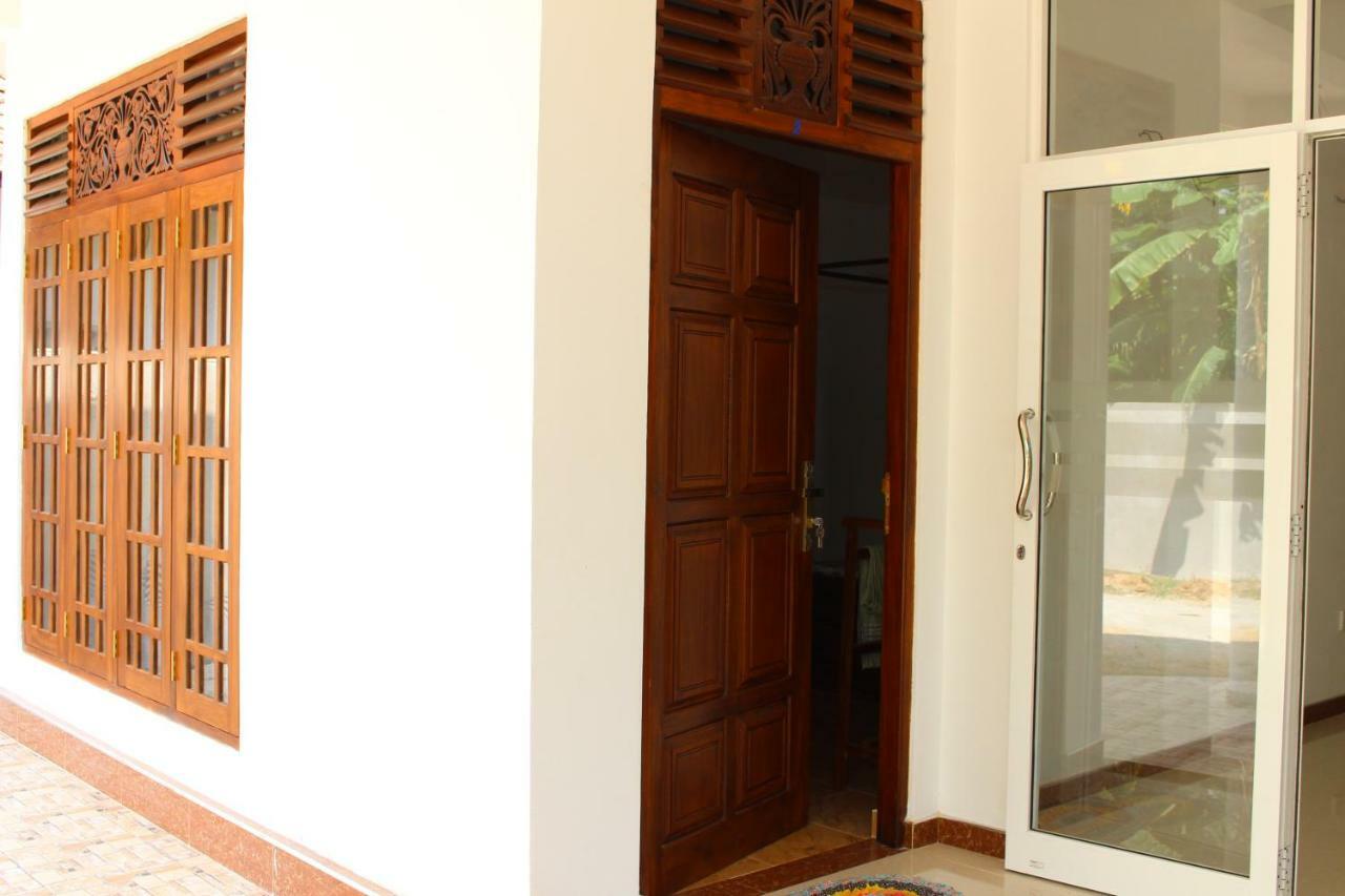 Sasmika Villa Surf And Yoga Hostel Weligama Dış mekan fotoğraf
